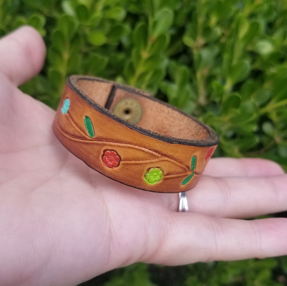 Vintage Tooled Leather Bracelet from the '70's:(S)